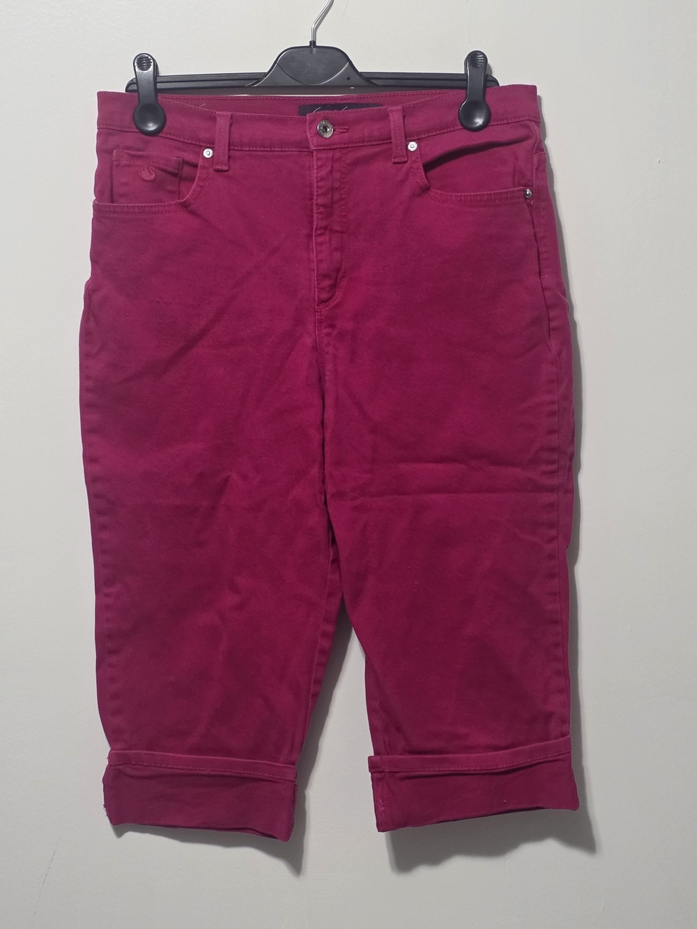 Gloria Vanderbilt Cropped Capri Jeans in Magenta